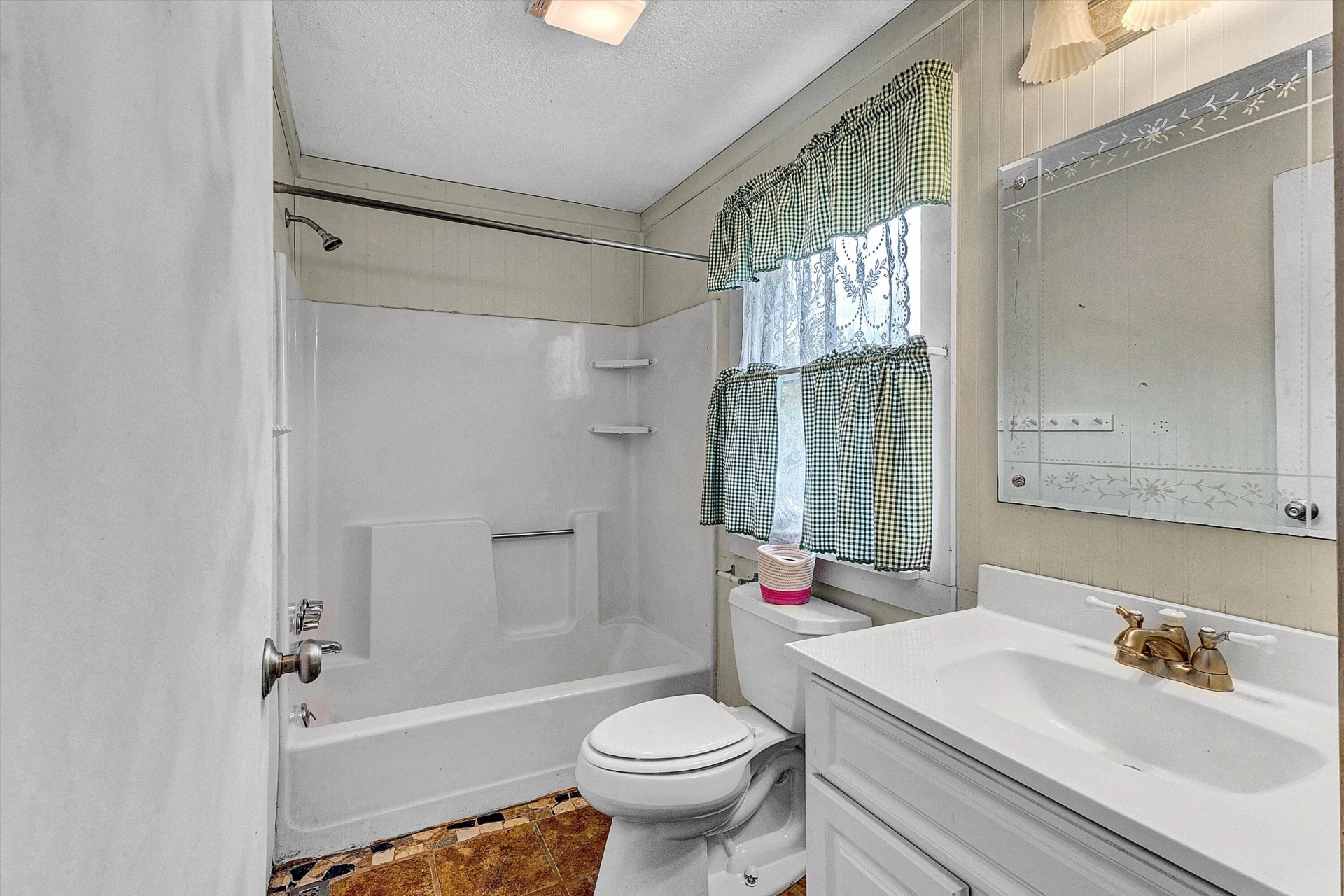 1220 Railroad Ave - Photo 10