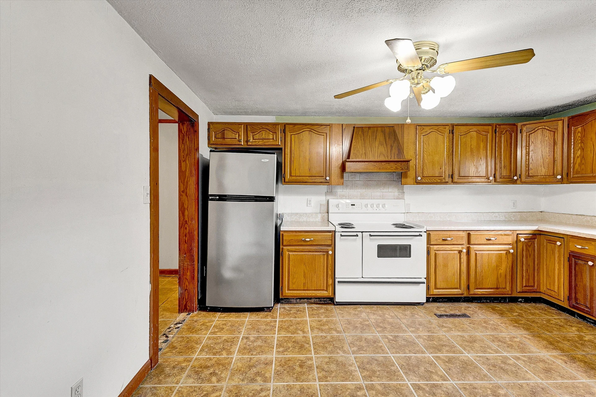 1220 Railroad Ave - Photo 13