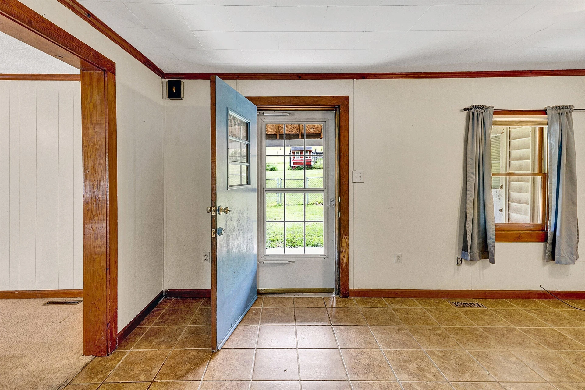1220 Railroad Ave - Photo 14