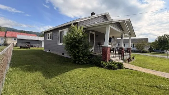 625 W Jackson St, Covington, VA, 24426