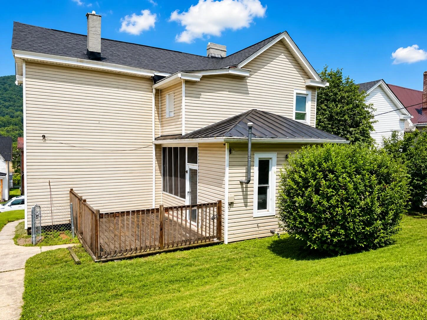 616 Pine St - Photo 2