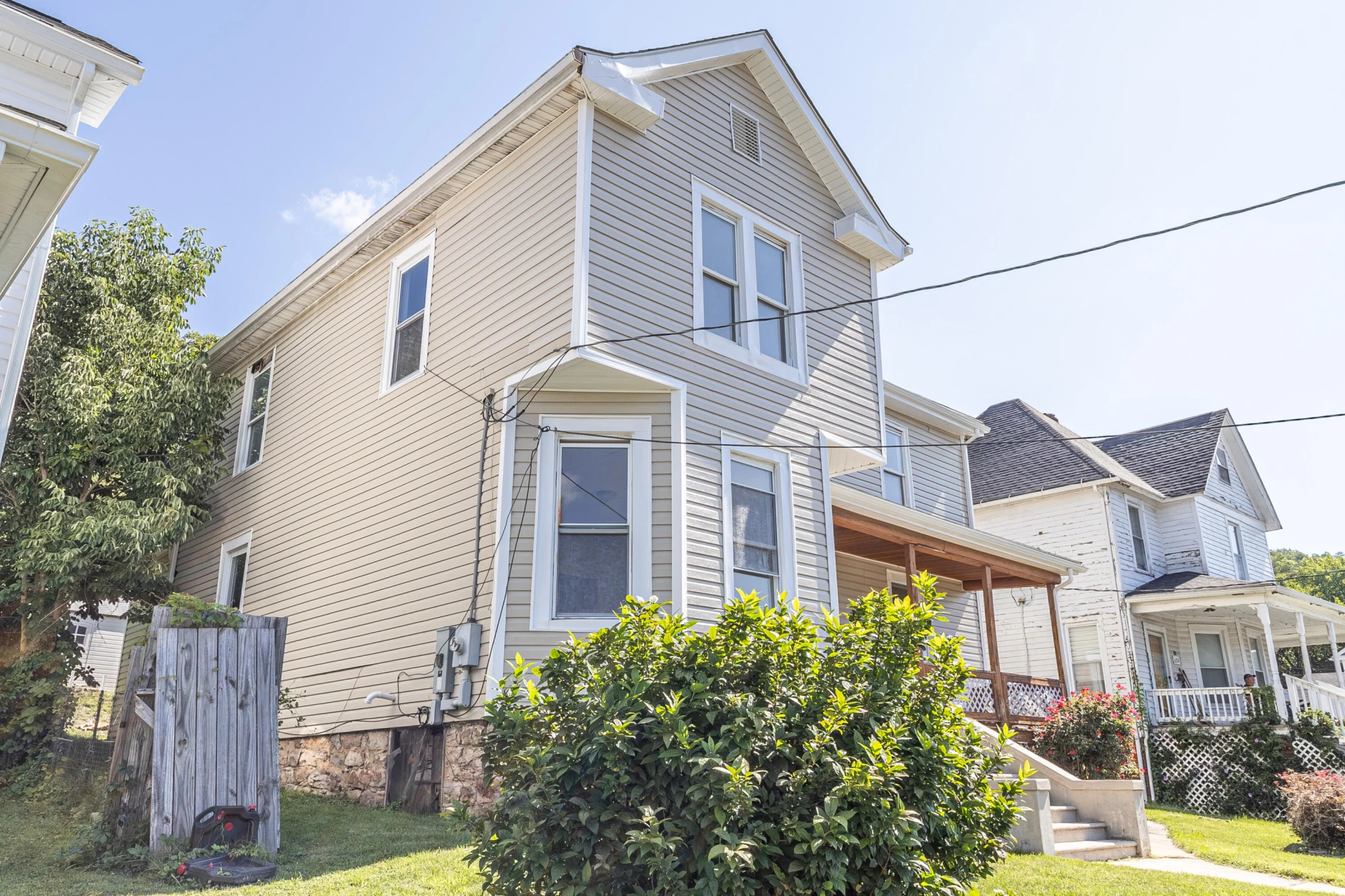 616 Pine St - Photo 2