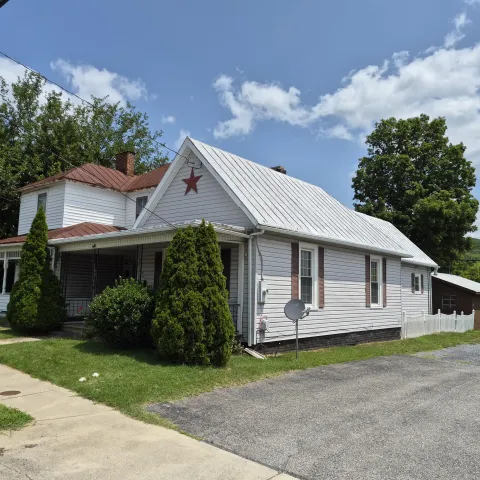 416 Commercial Ave, Clifton Forge, VA, 24422