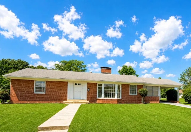 833 Acacia Ave, Clifton Forge, VA, 24422