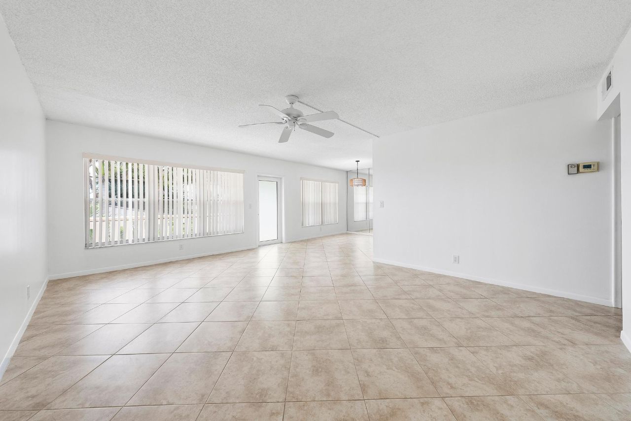 306 Wellington E West palm beach Fl 33417