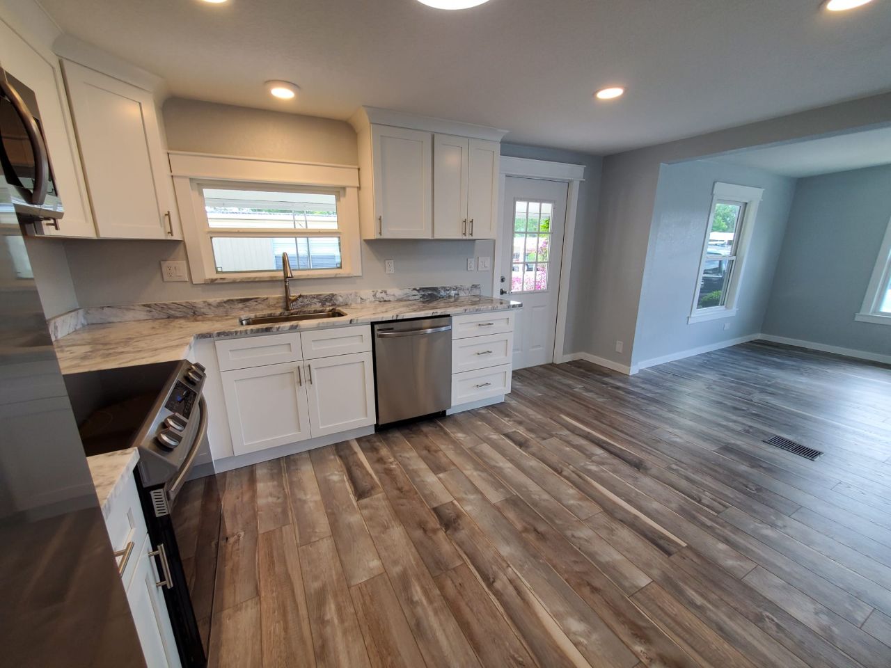 39248 US Hwy 19N Tarpon Springs FL 34689