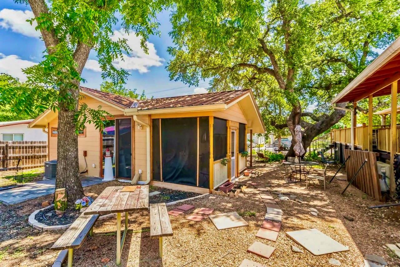 1307 WRIGHT ST photo 10