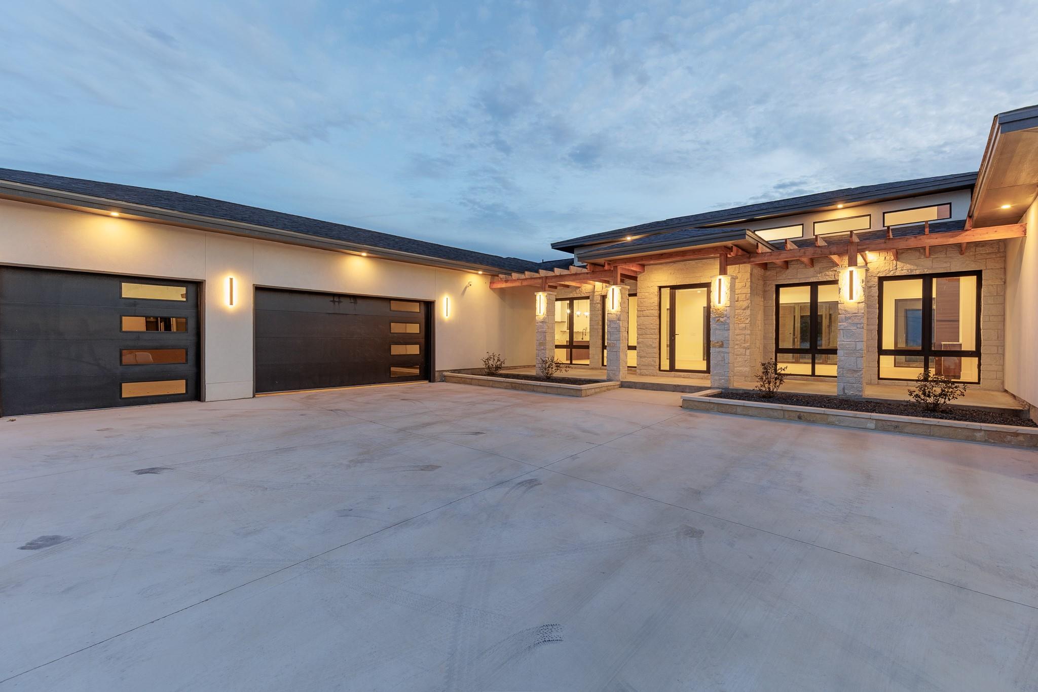 6425 Ranch Road 962 W photo 2