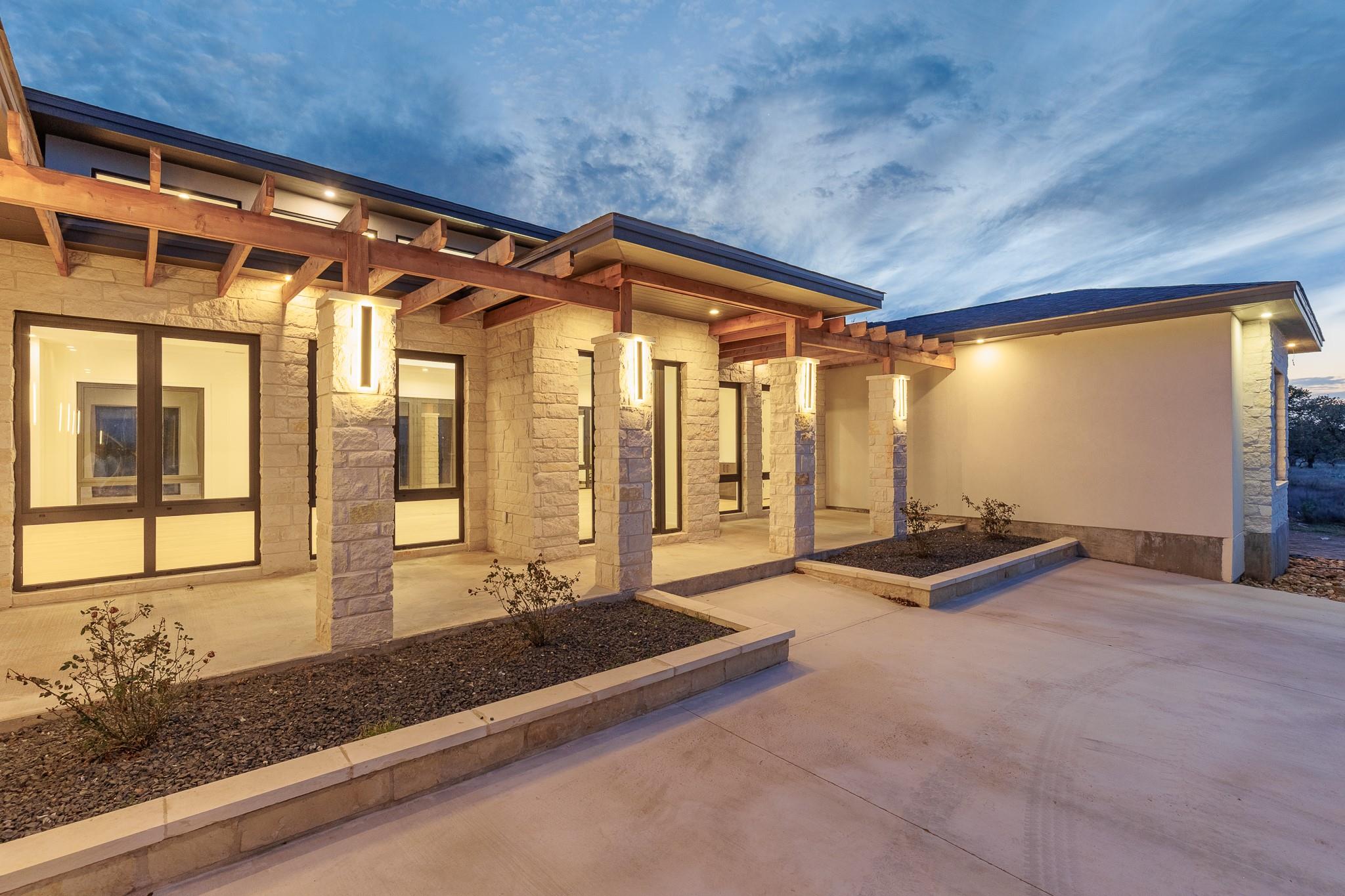 6425 Ranch Road 962 W photo 3