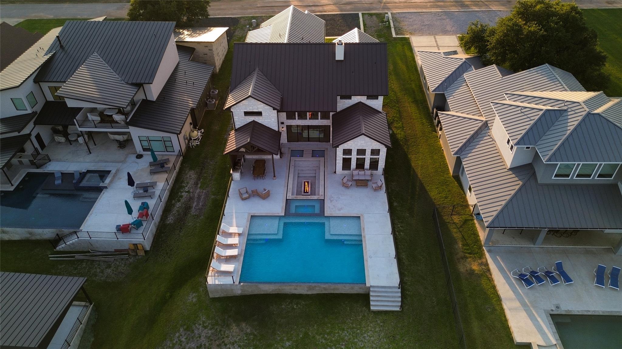 241 Lazy Oaks LN photo 4