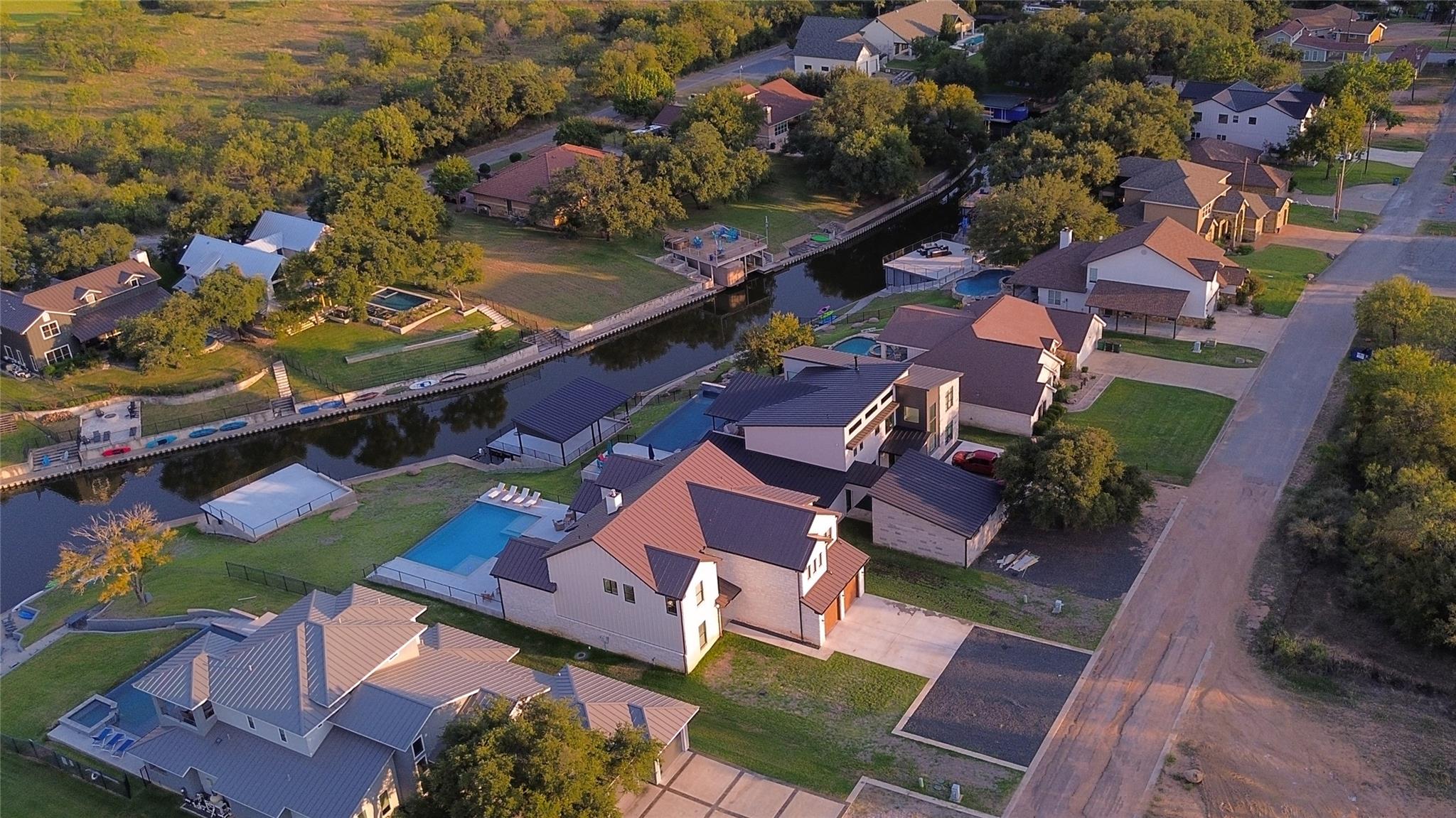 241 Lazy Oaks LN photo 3