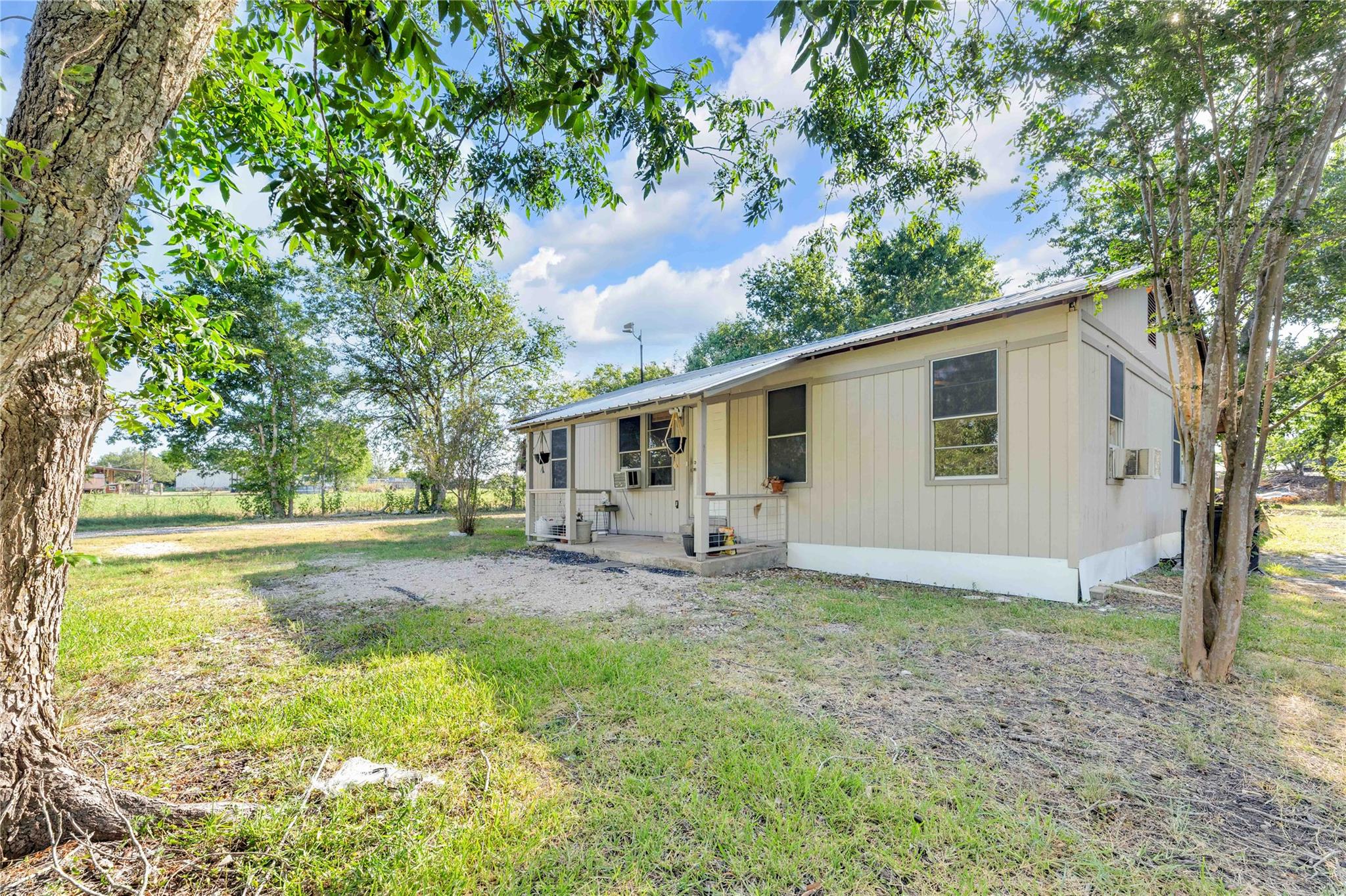 20235 Engelmann LN photo 2