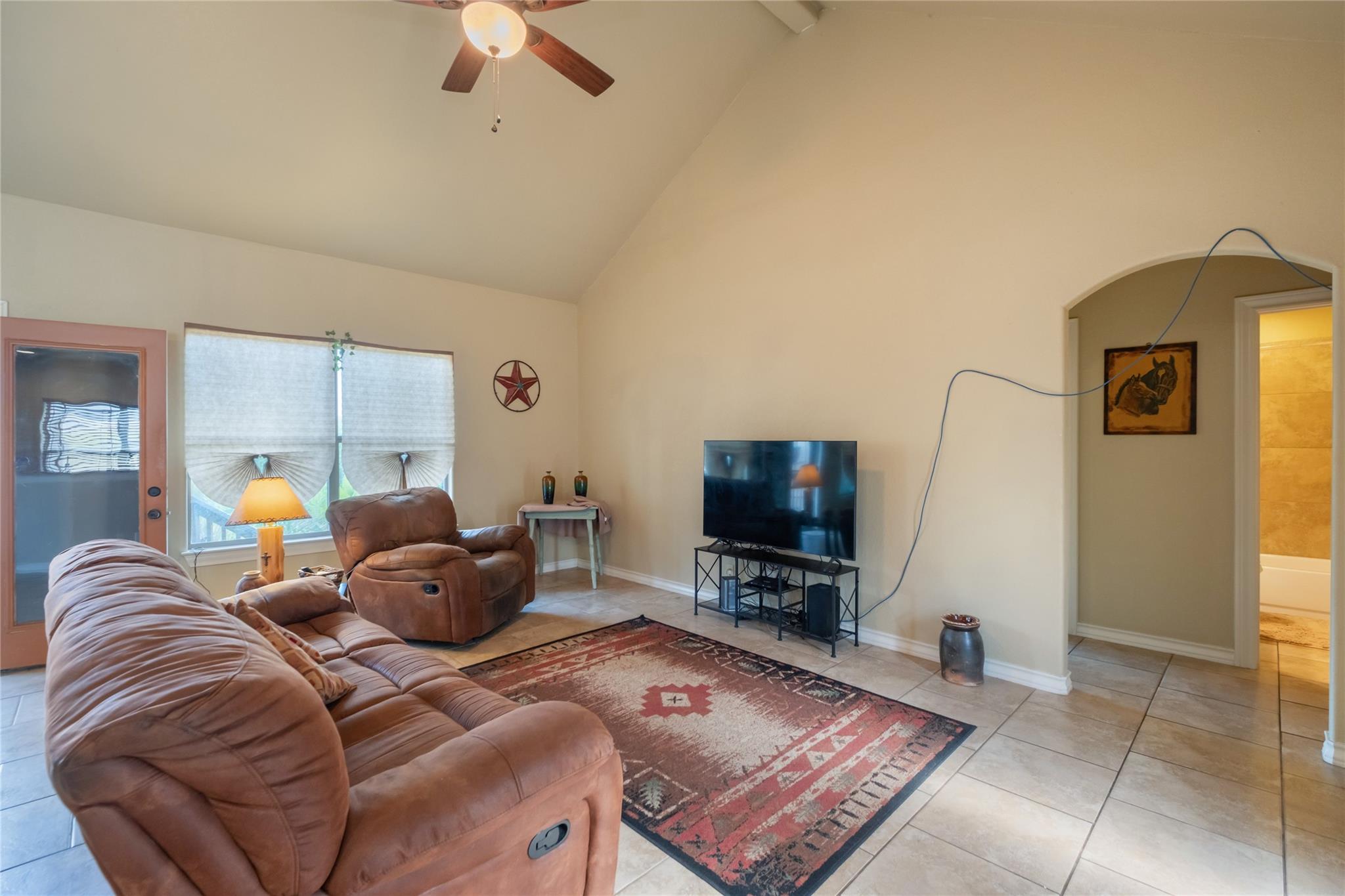 107 Garrett Way photo 5