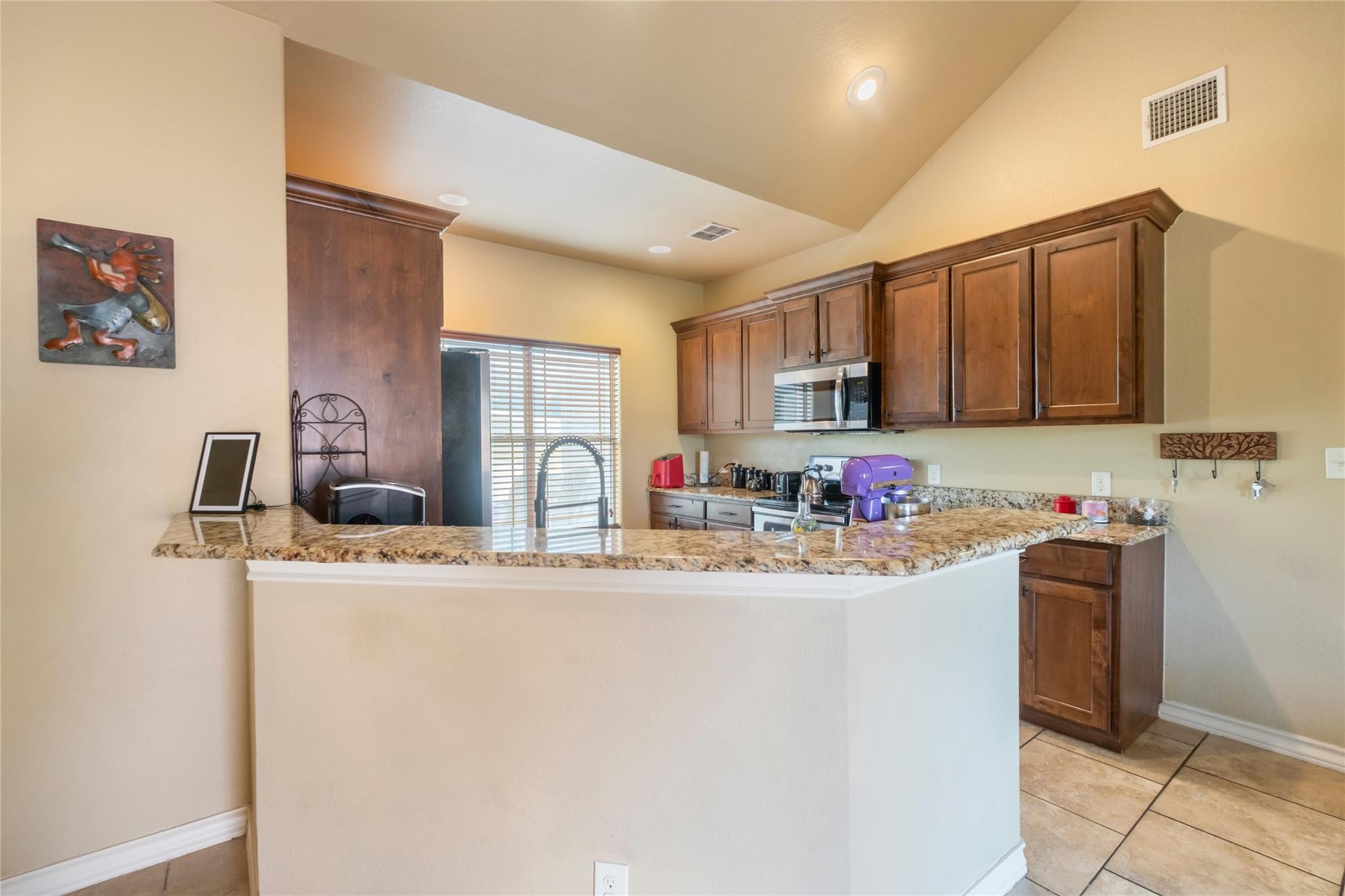107 Garrett Way photo 9