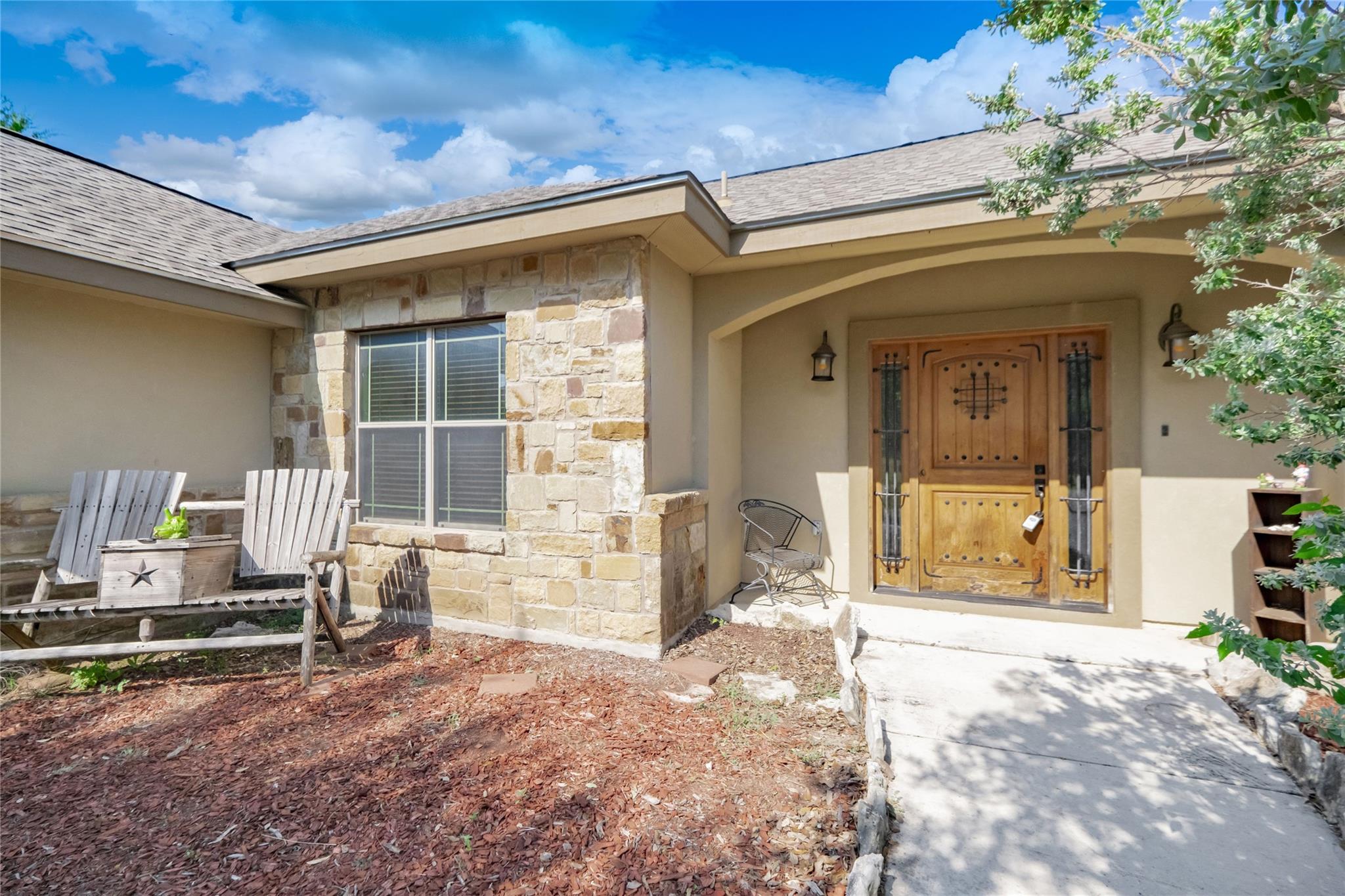 107 Garrett Way photo 3