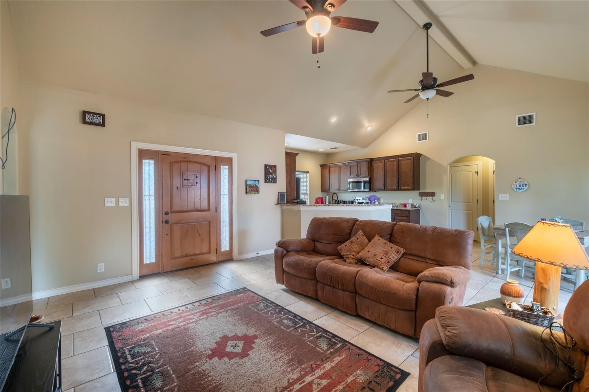 107 Garrett Way photo 4