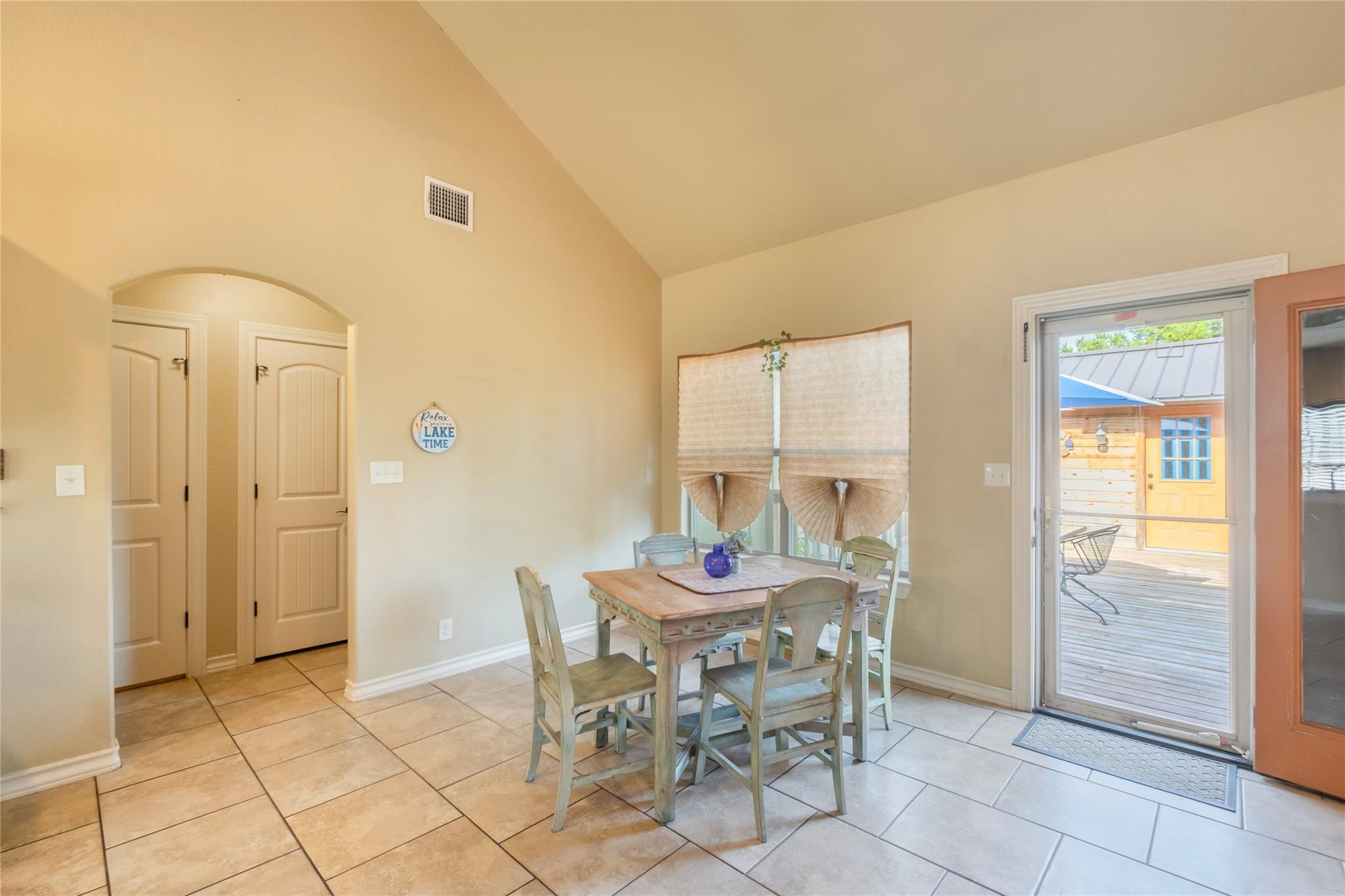 107 Garrett Way photo 7
