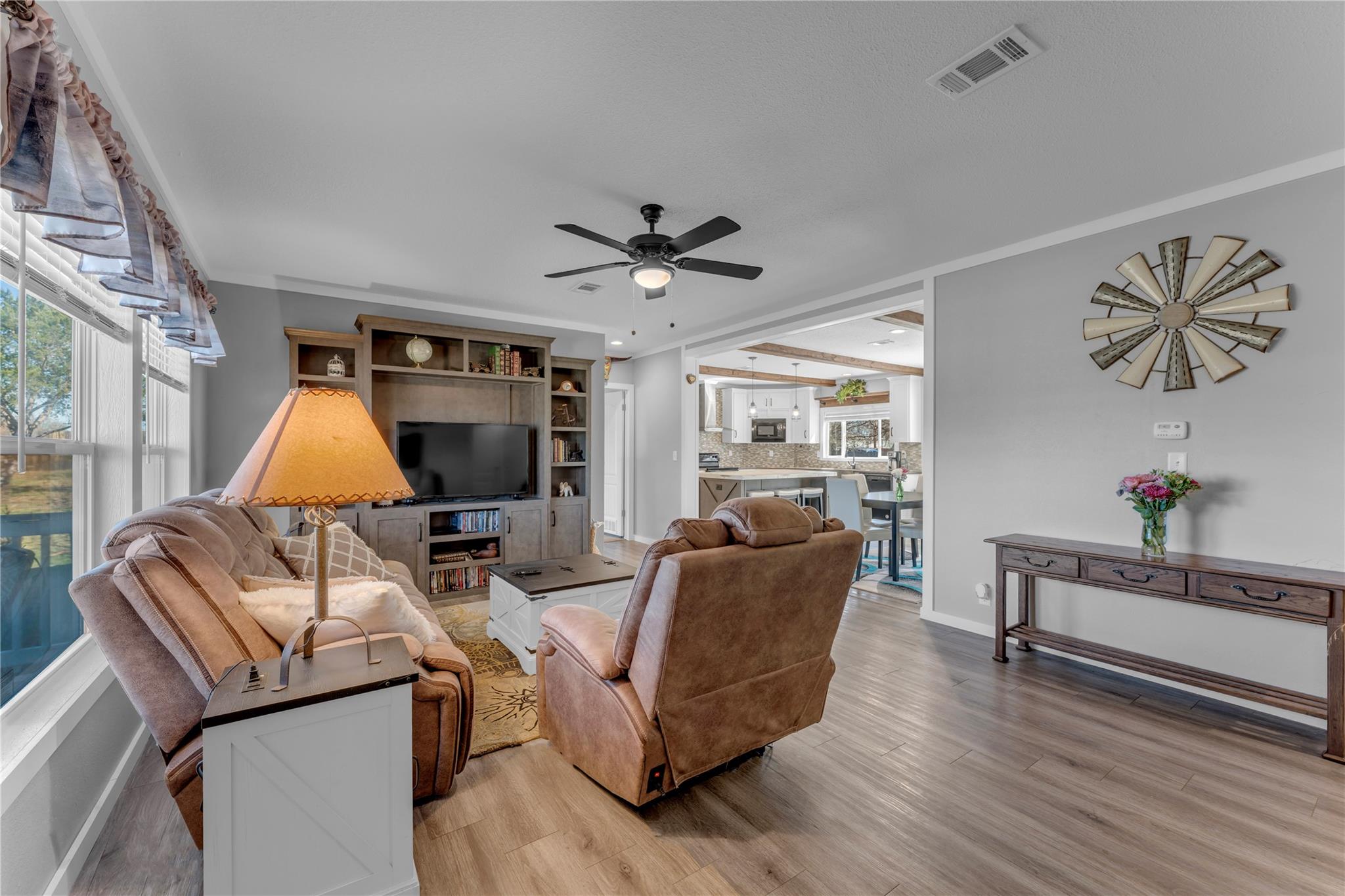 1107 Seneca DR photo 11