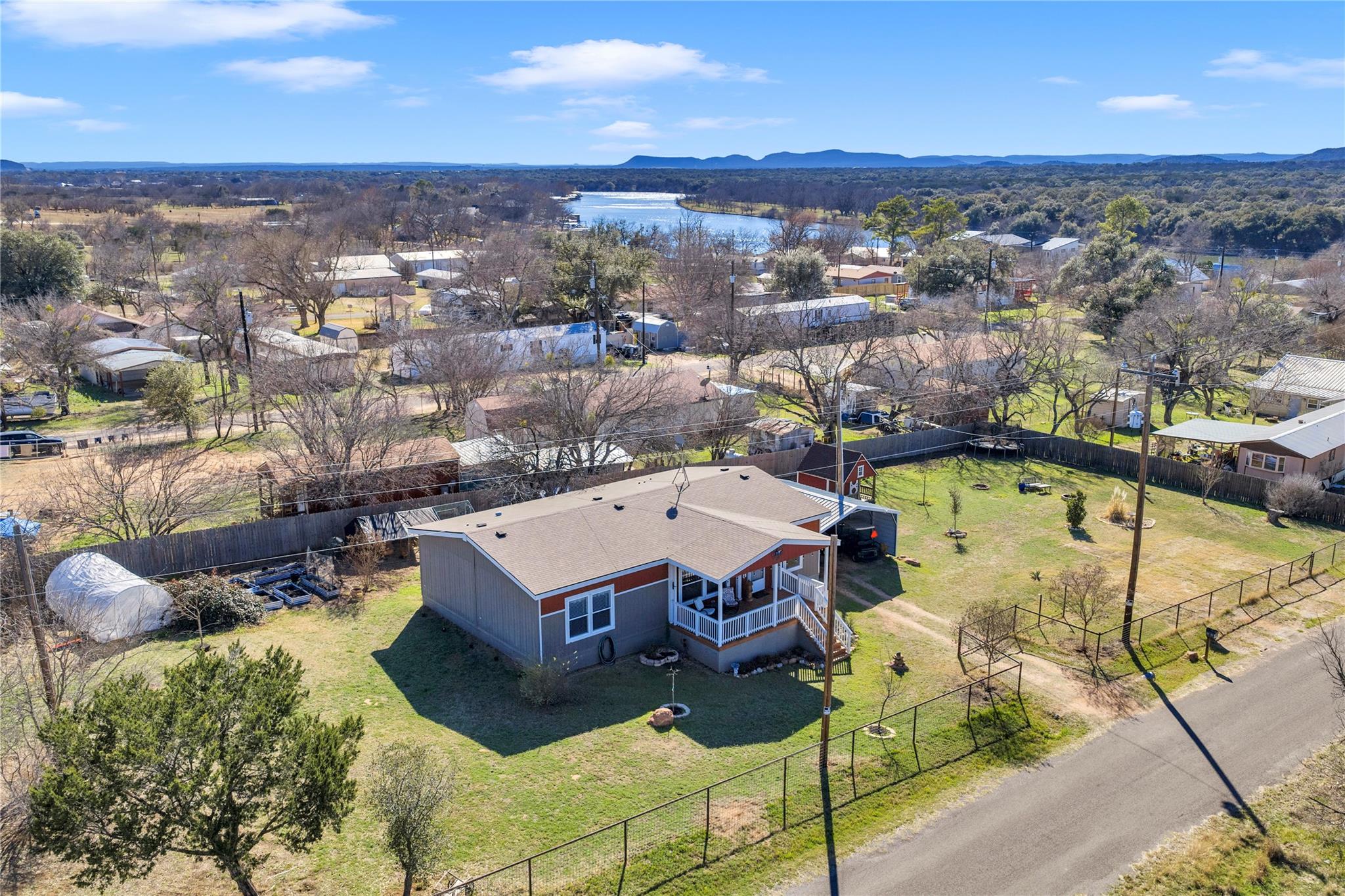 1107 Seneca DR photo 3