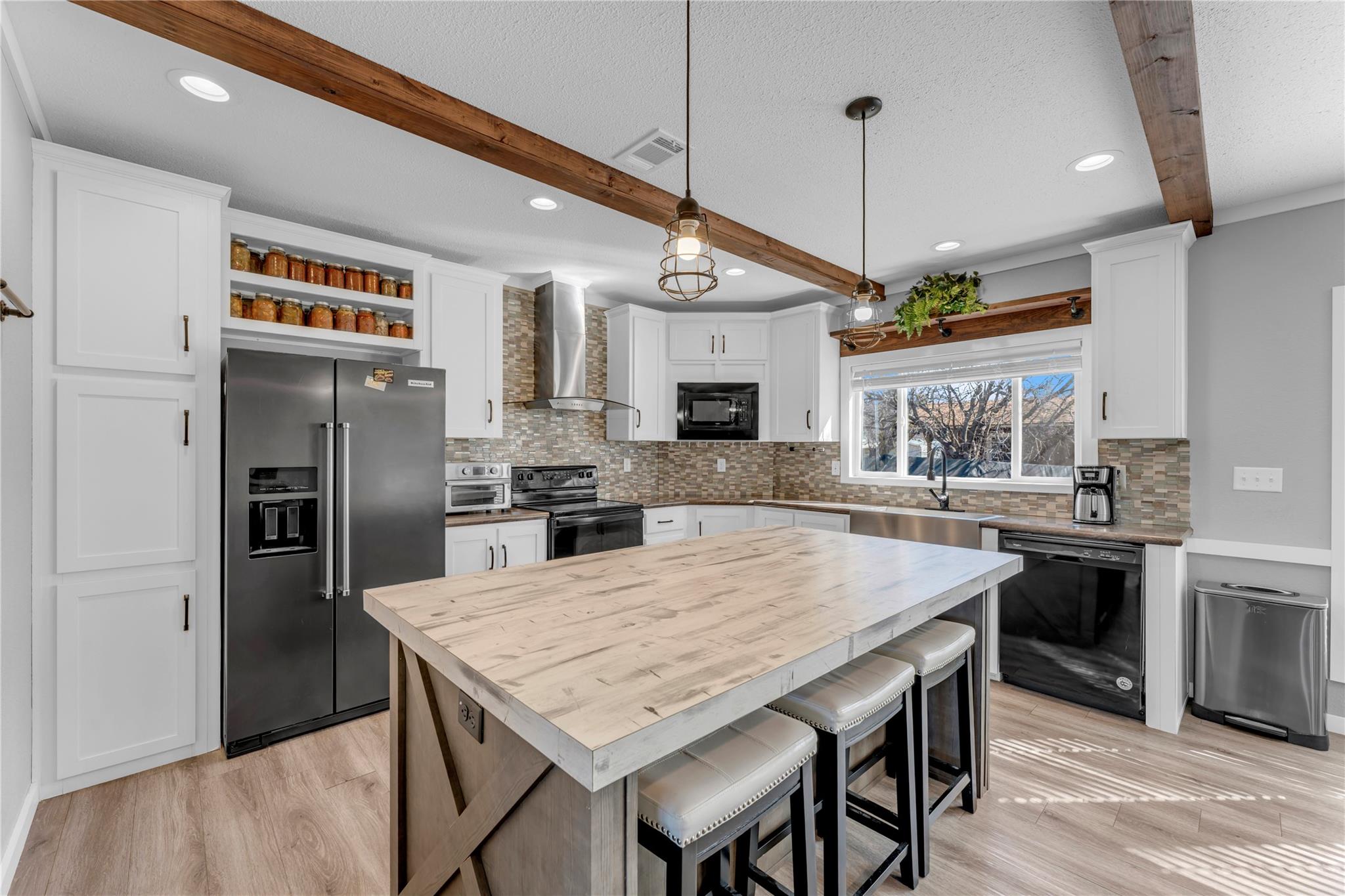 1107 Seneca DR photo 4