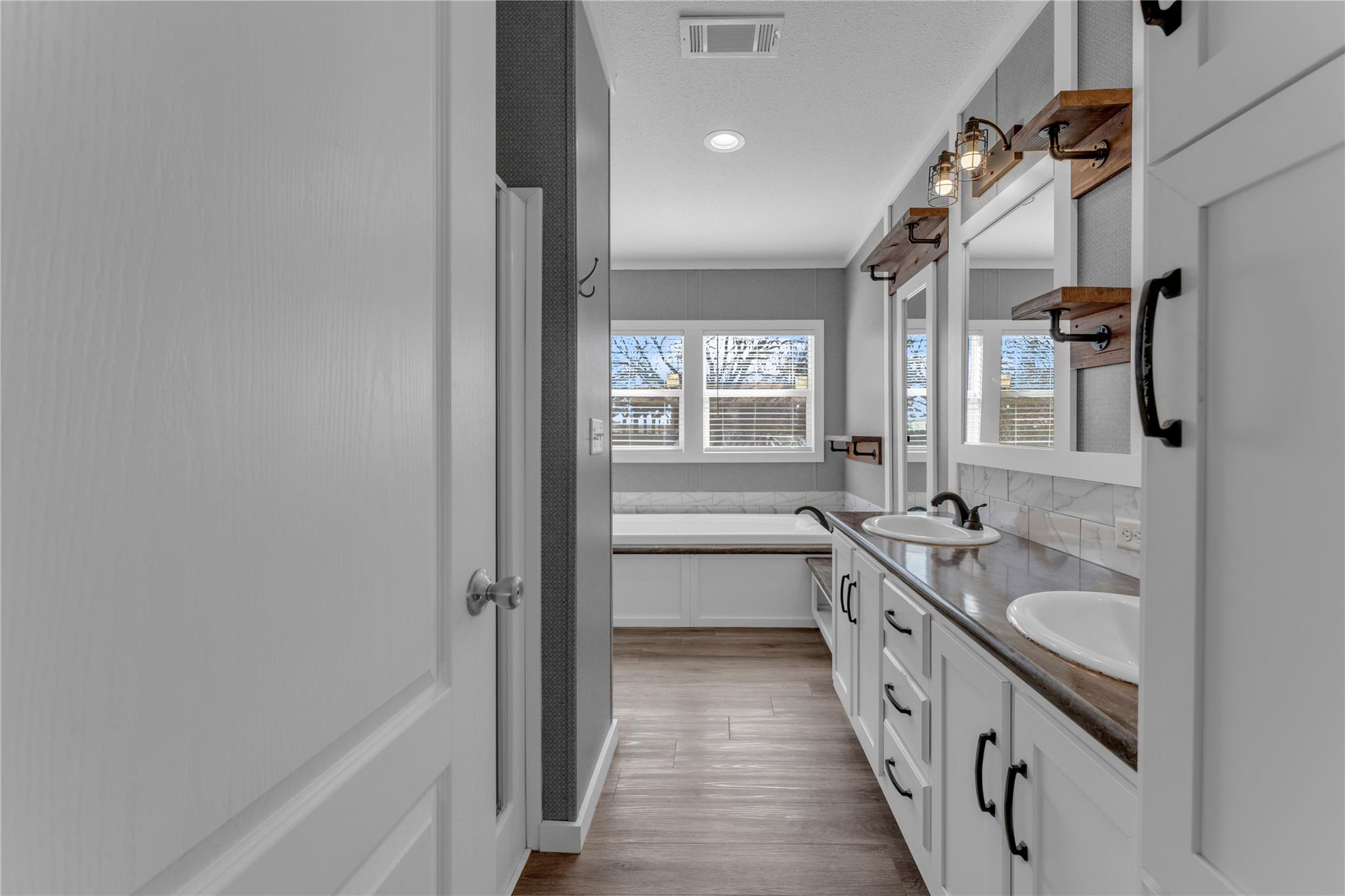 1107 Seneca DR photo 16