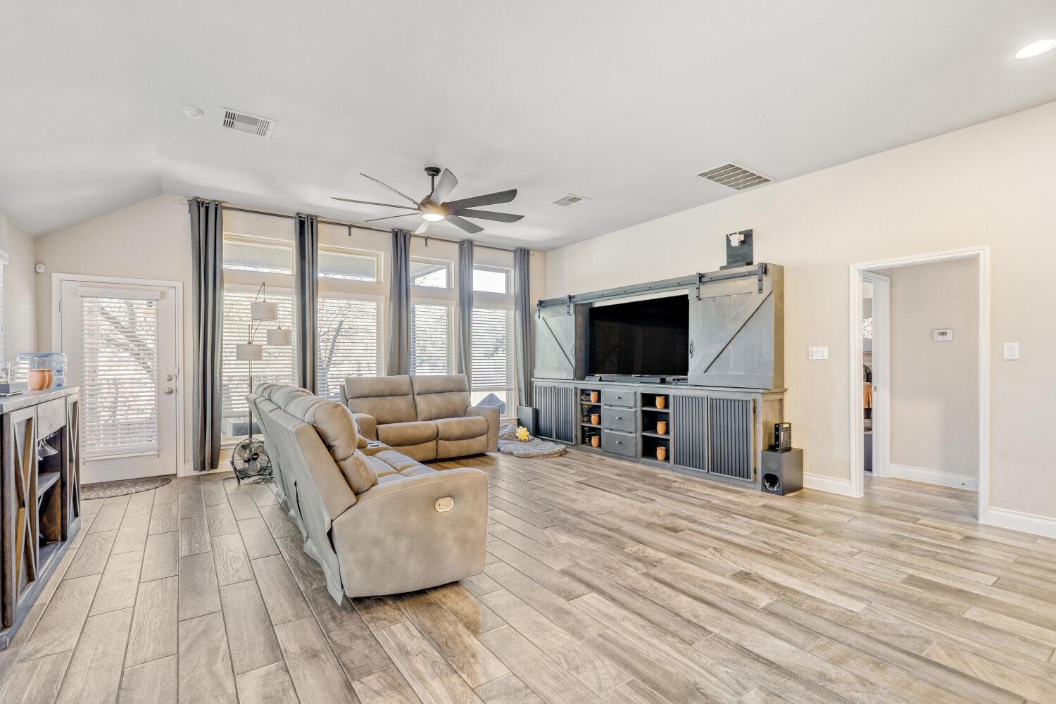 2416 BURBERRY LN photo 10