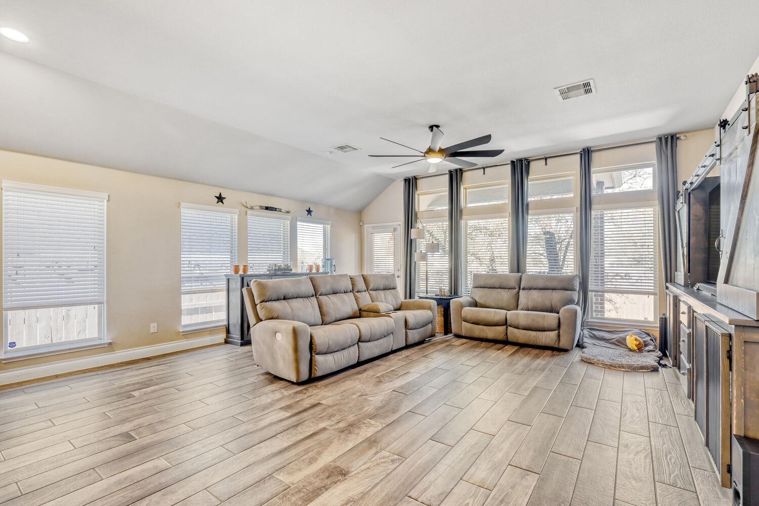 2416 BURBERRY LN photo 11