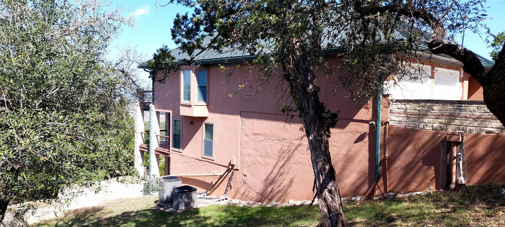 695 Sunset DR photo 32