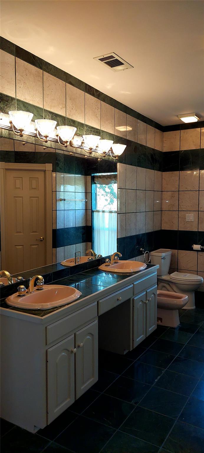 695 Sunset DR photo 17