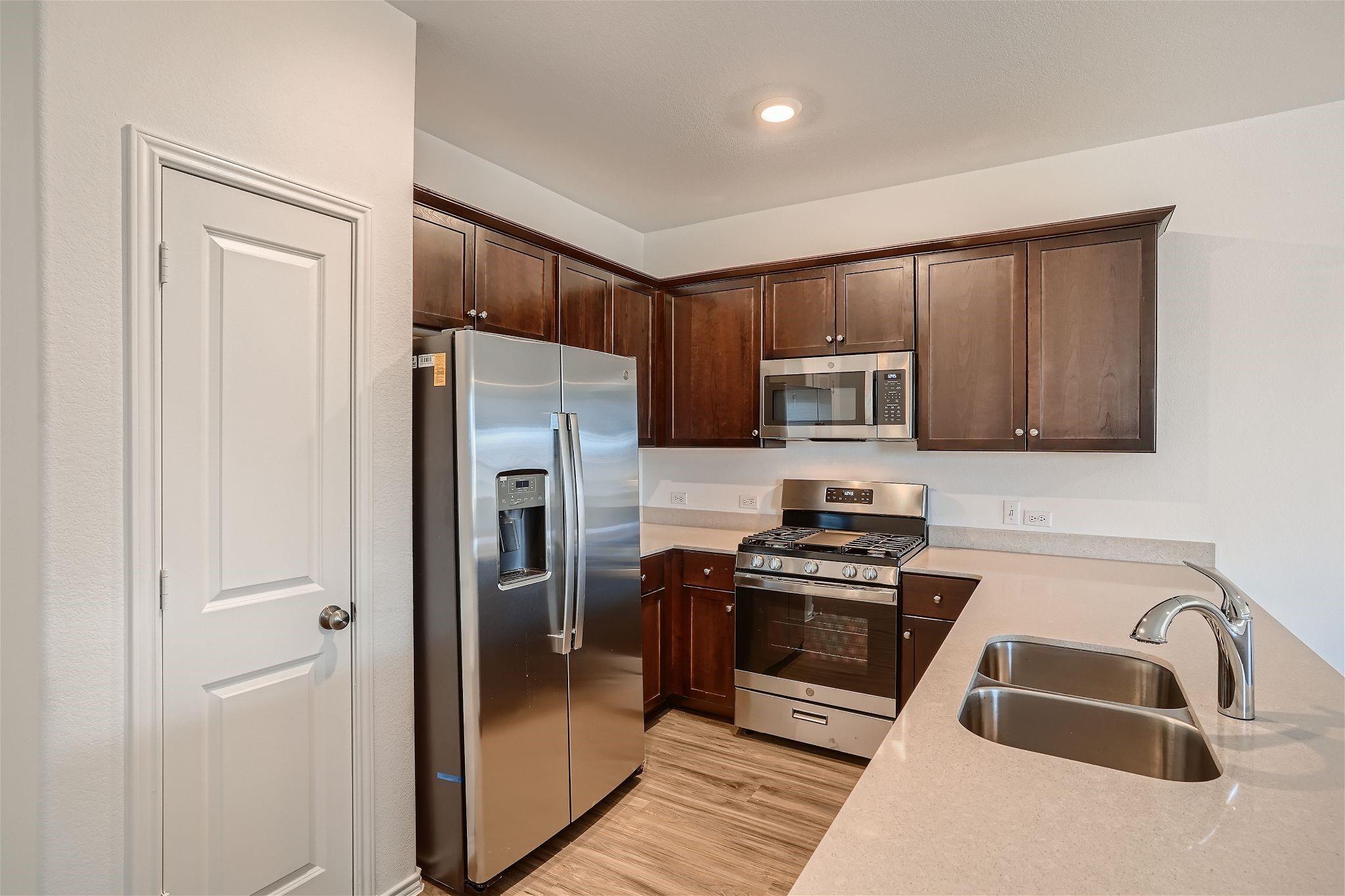 14212 Sandrock BND photo 3