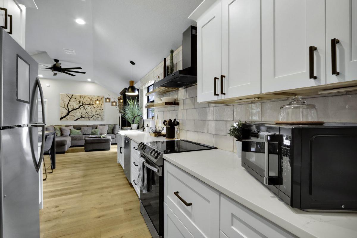 106 Chapparal CIR photo 14