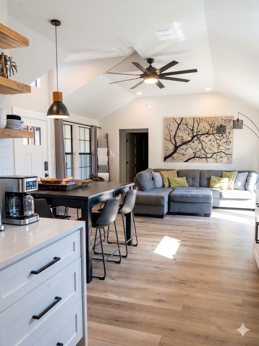 106 Chapparal CIR photo 13