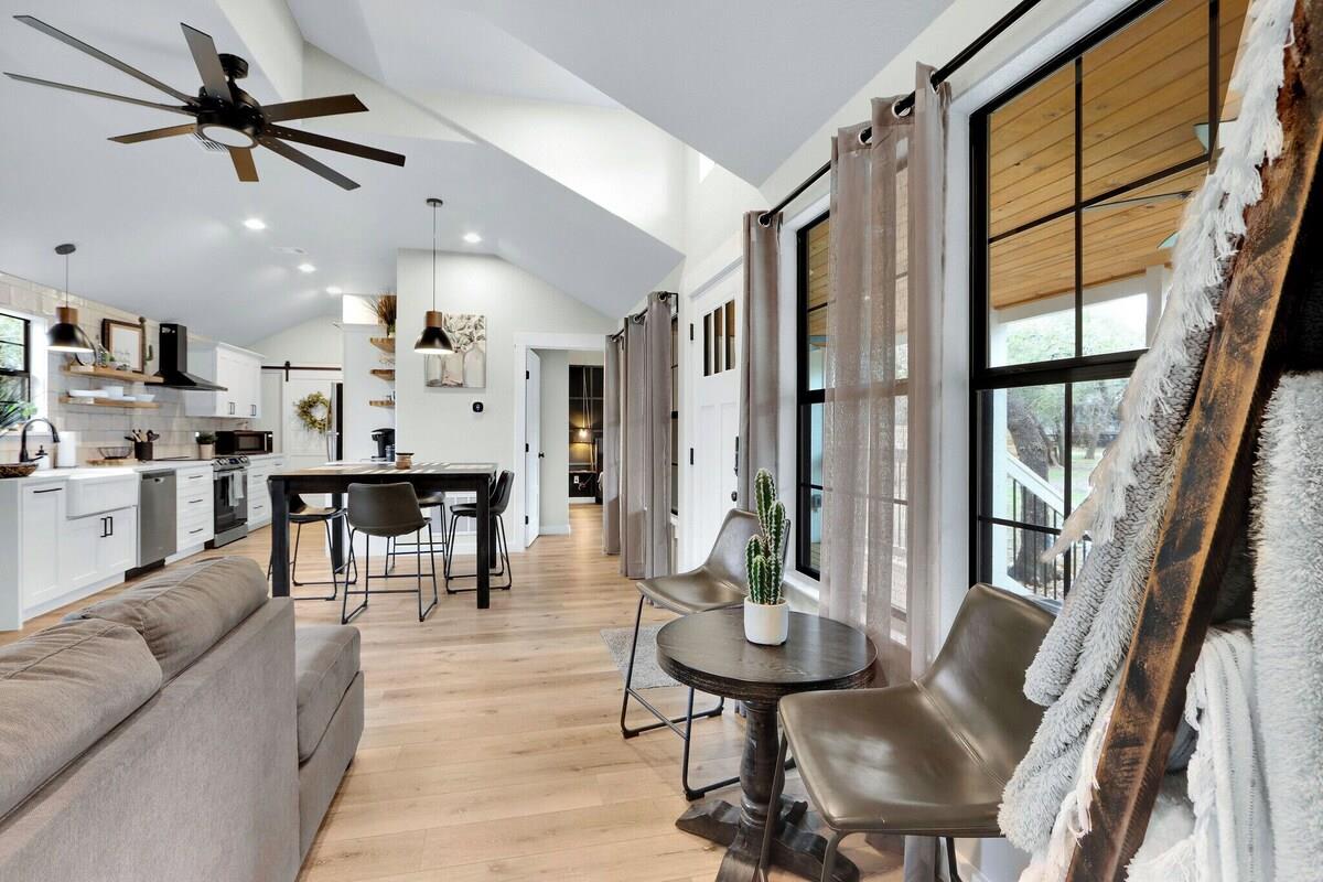 106 Chapparal CIR photo 6