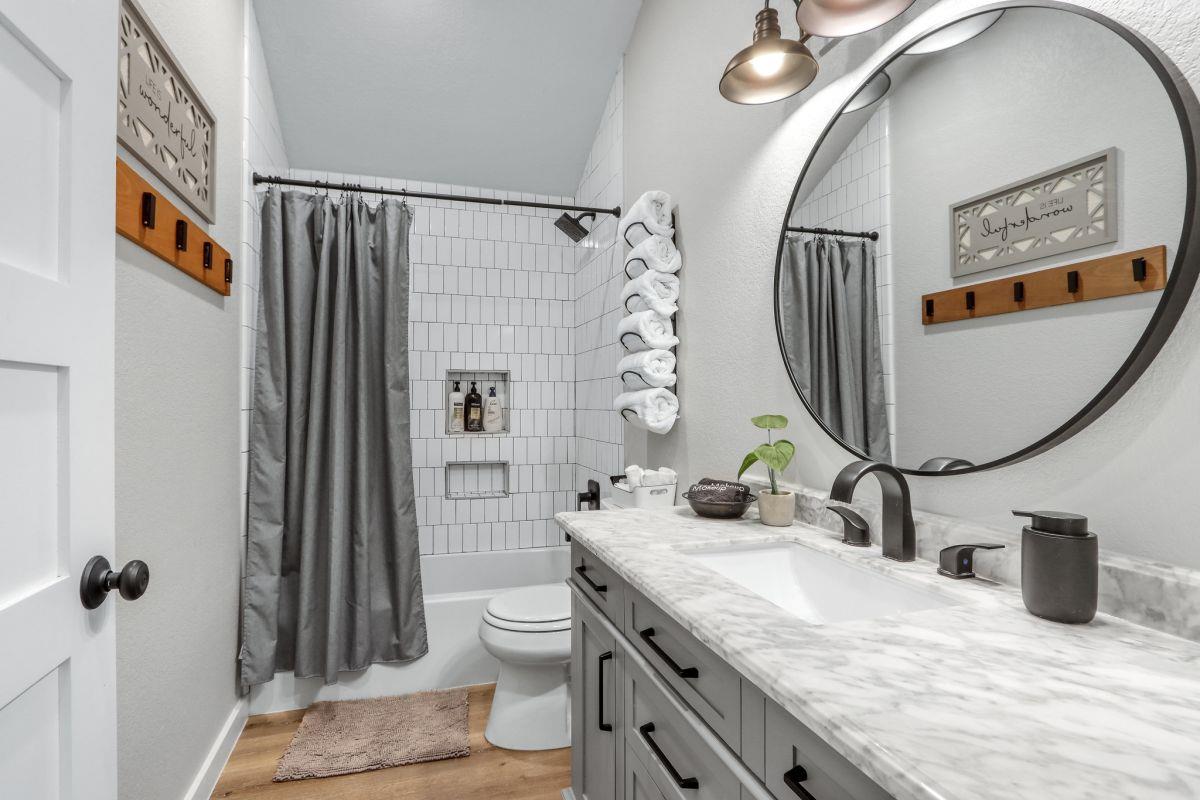 106 Chapparal CIR photo 25