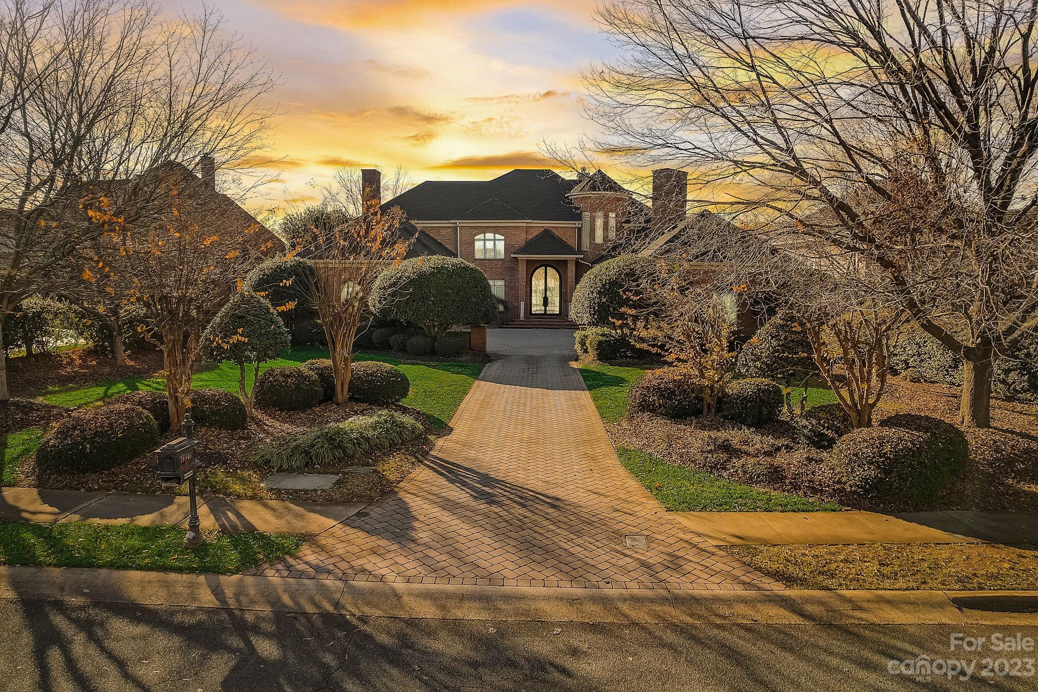 18901 Peninsula Club Drive Cornelius, North Carolina, United States