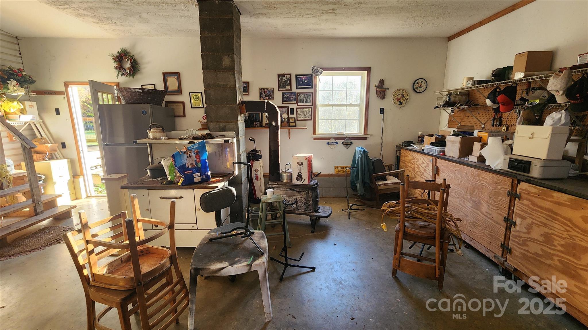 141 Hungry Creek Rd, Canton, NC 28716