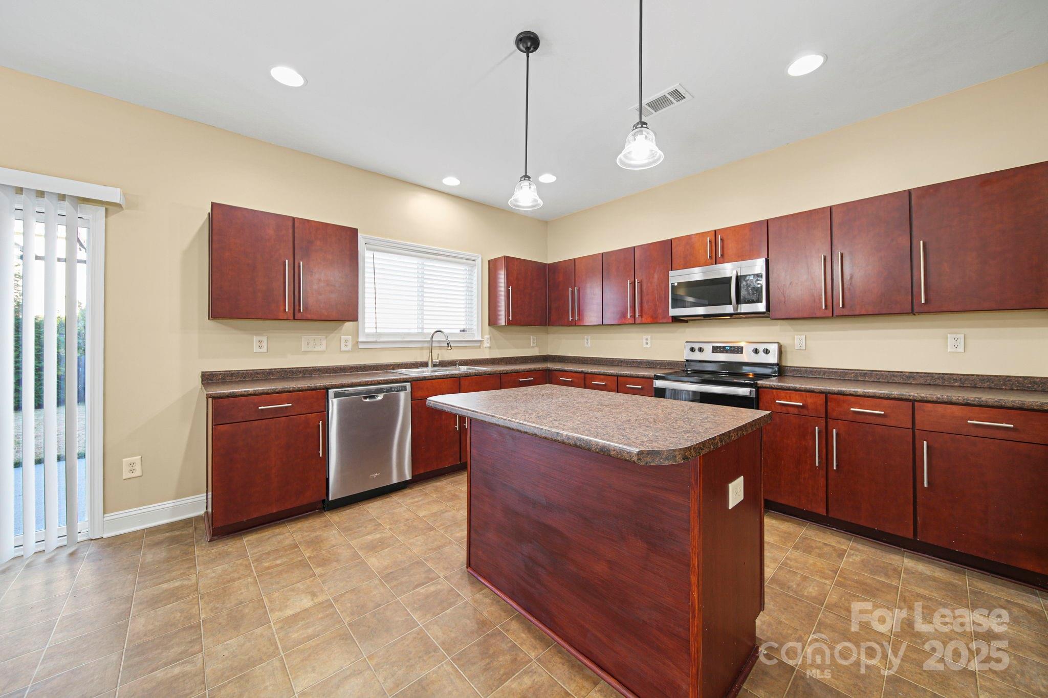 6223 Woodland Commons Drive, Charlotte, NC, 28269