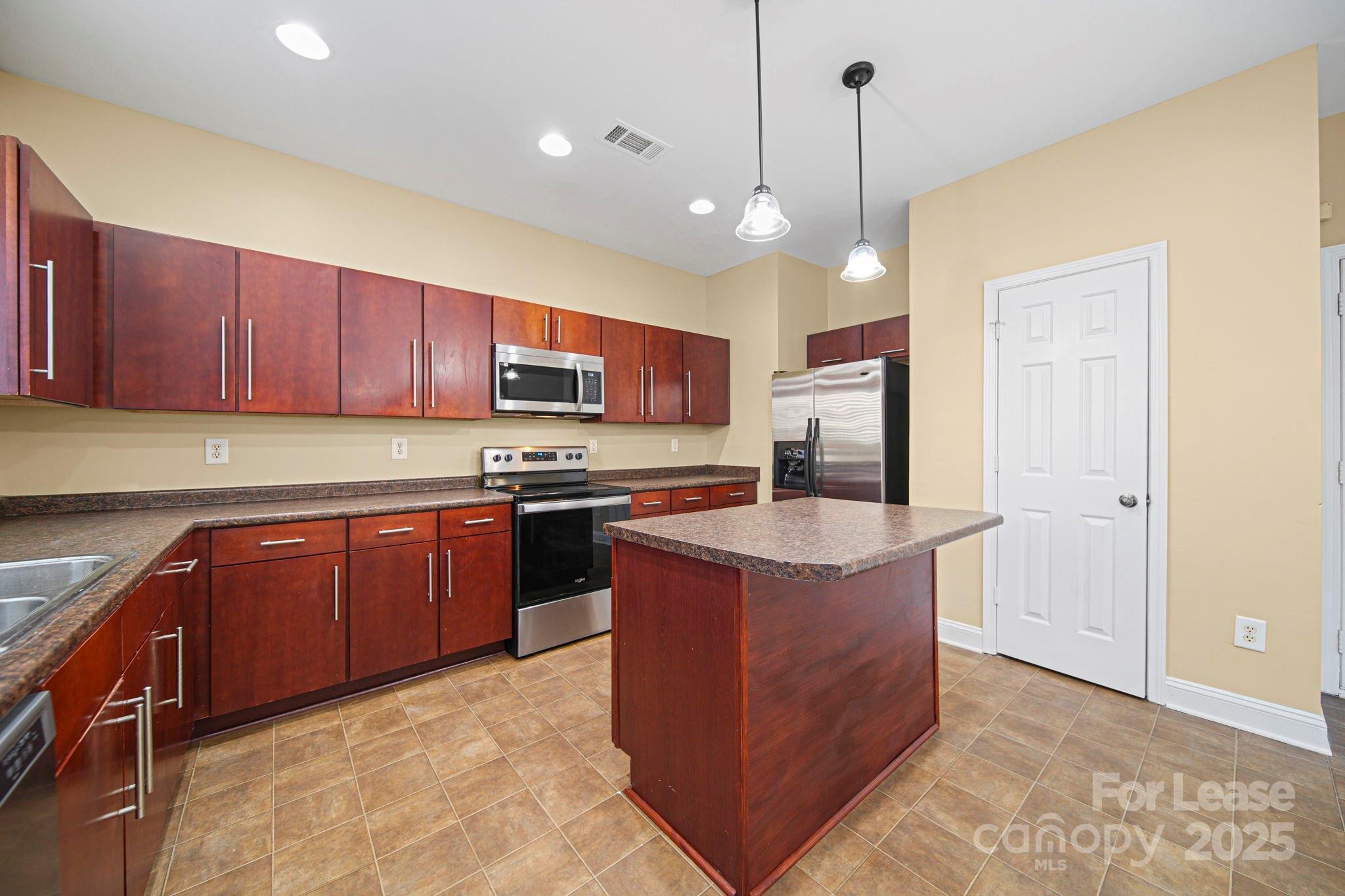 6223 Woodland Commons Drive, Charlotte, NC, 28269