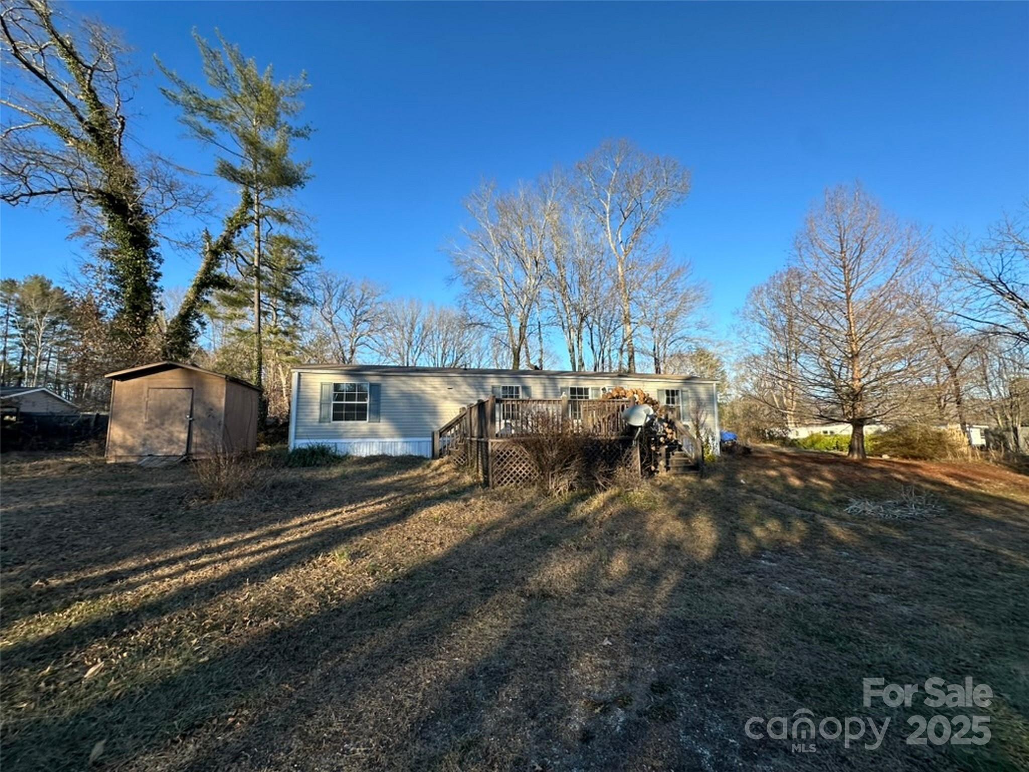 200 Rolling Oaks Dr, Hendersonville, NC 28791