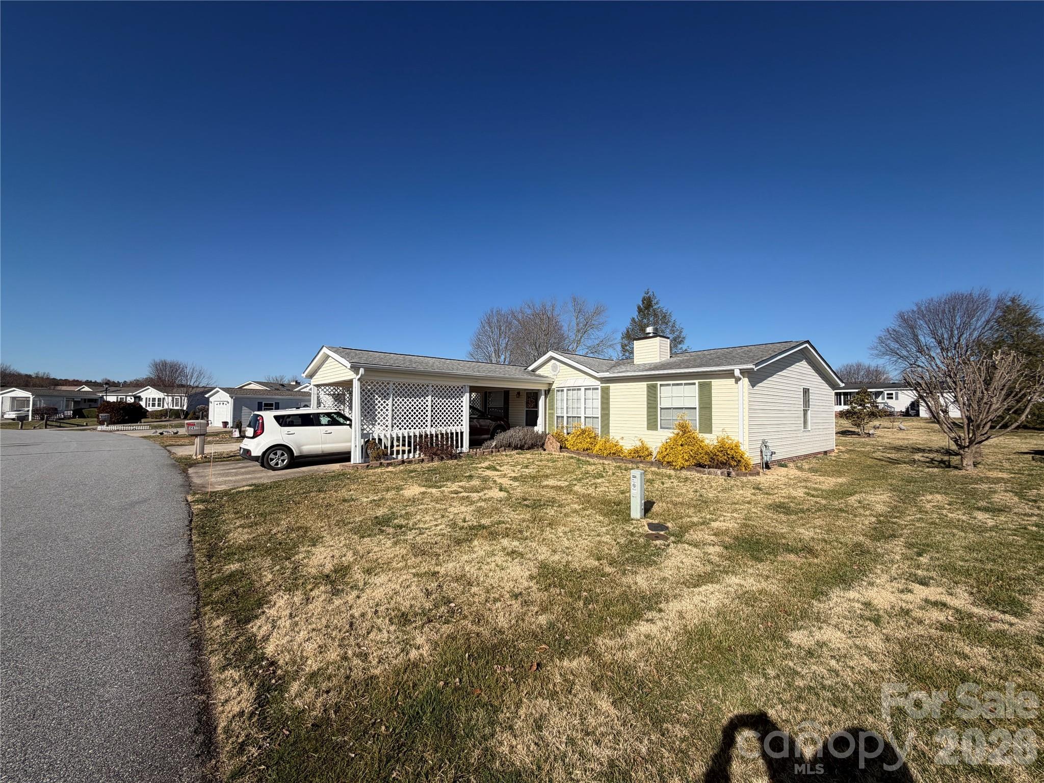 261 White Ash Cir, Hendersonville, NC 28739