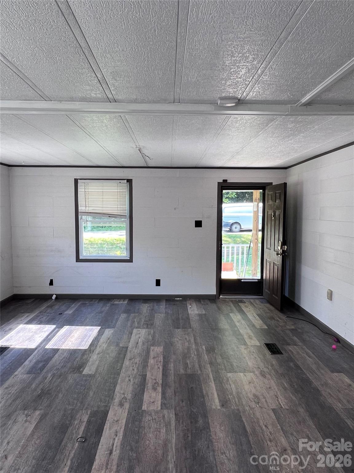 150 Piney Ridge Dr, Hendersonville, NC 28791