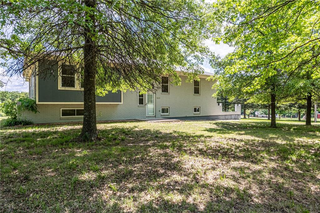 537 State Route 13 Hw, Warrensburg, MO 64093