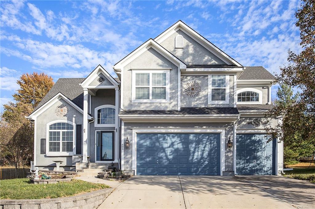 605 Franklin St, Raymore, MO 64083