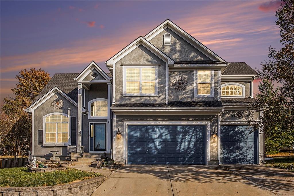 605 Franklin St, Raymore, MO 64083