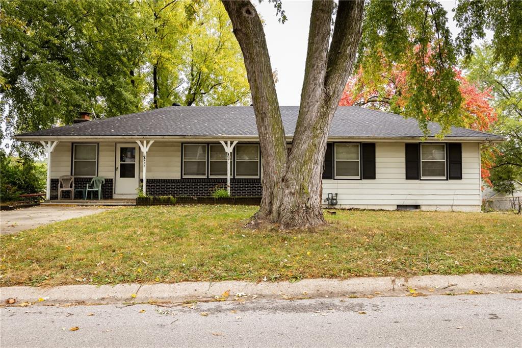 483 Meadowbrook Rd, Kansas City, MO 64119