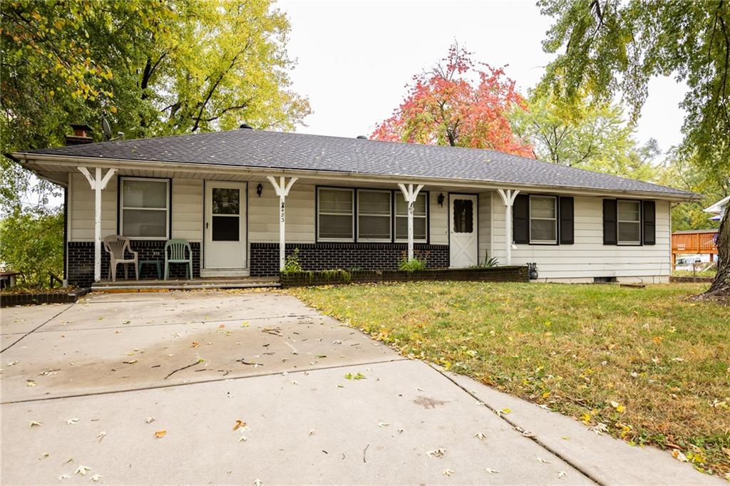 483 Meadowbrook Rd, Kansas City, MO 64119