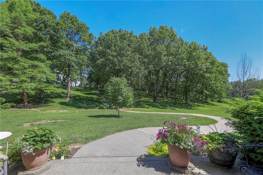 17800 Bolger Rd #147, Independence, MO 64055