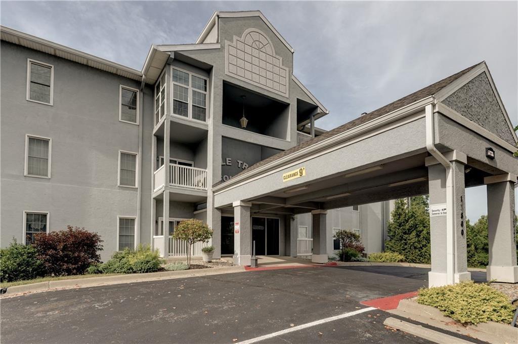 17800 Bolger Rd #147, Independence, MO 64055