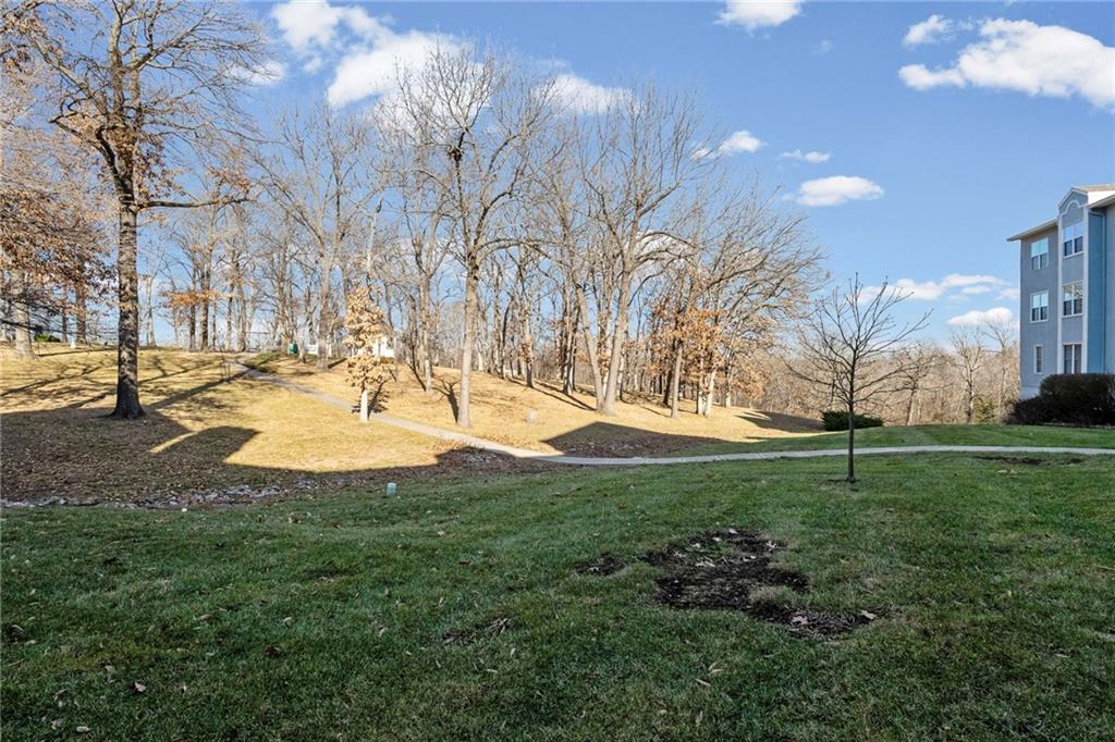 17800 Bolger Rd #101, Independence, MO 64055