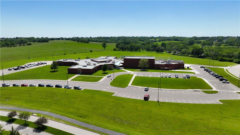 811 Glenn Cir, Raymore, MO 64083